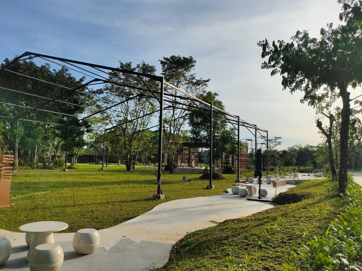 Готель Ramada By Wyndham Yogyakarta Селеман Екстер'єр фото