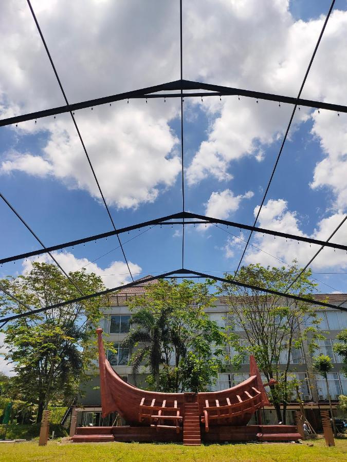 Готель Ramada By Wyndham Yogyakarta Селеман Екстер'єр фото