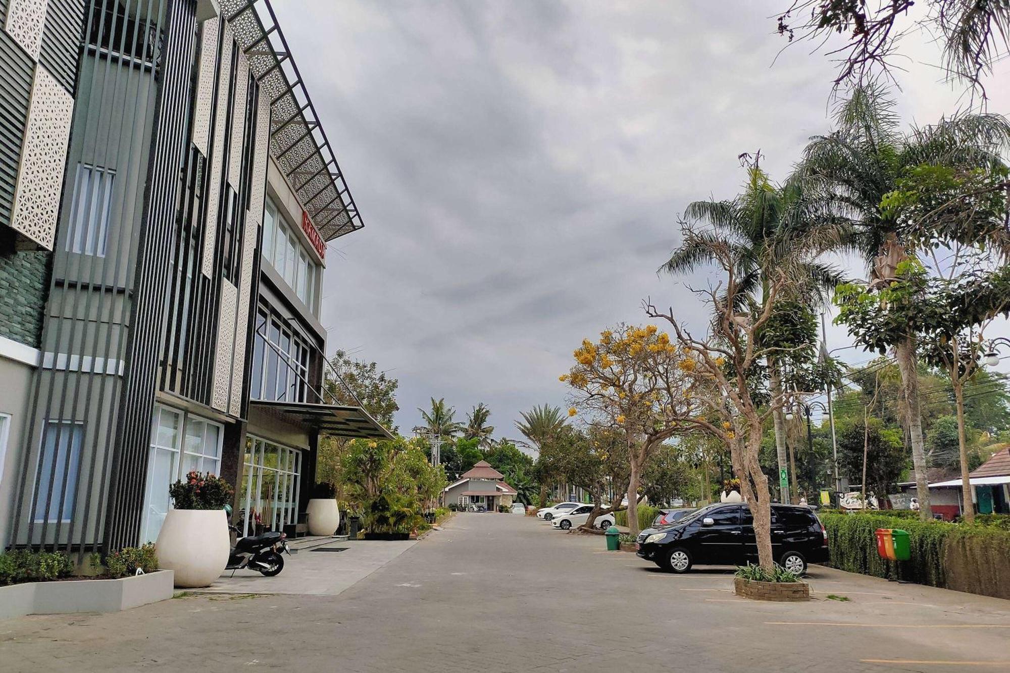 Готель Ramada By Wyndham Yogyakarta Селеман Екстер'єр фото