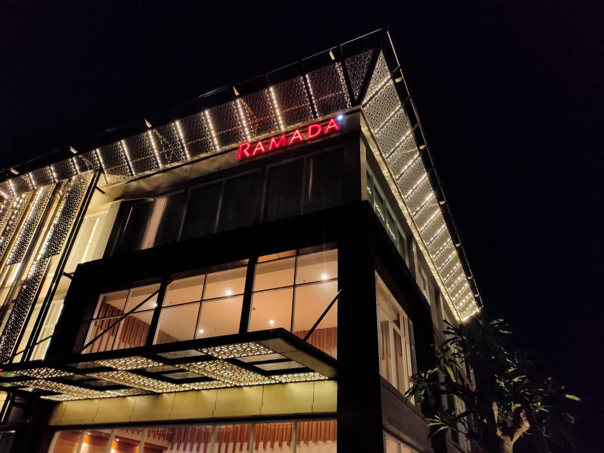 Готель Ramada By Wyndham Yogyakarta Селеман Екстер'єр фото
