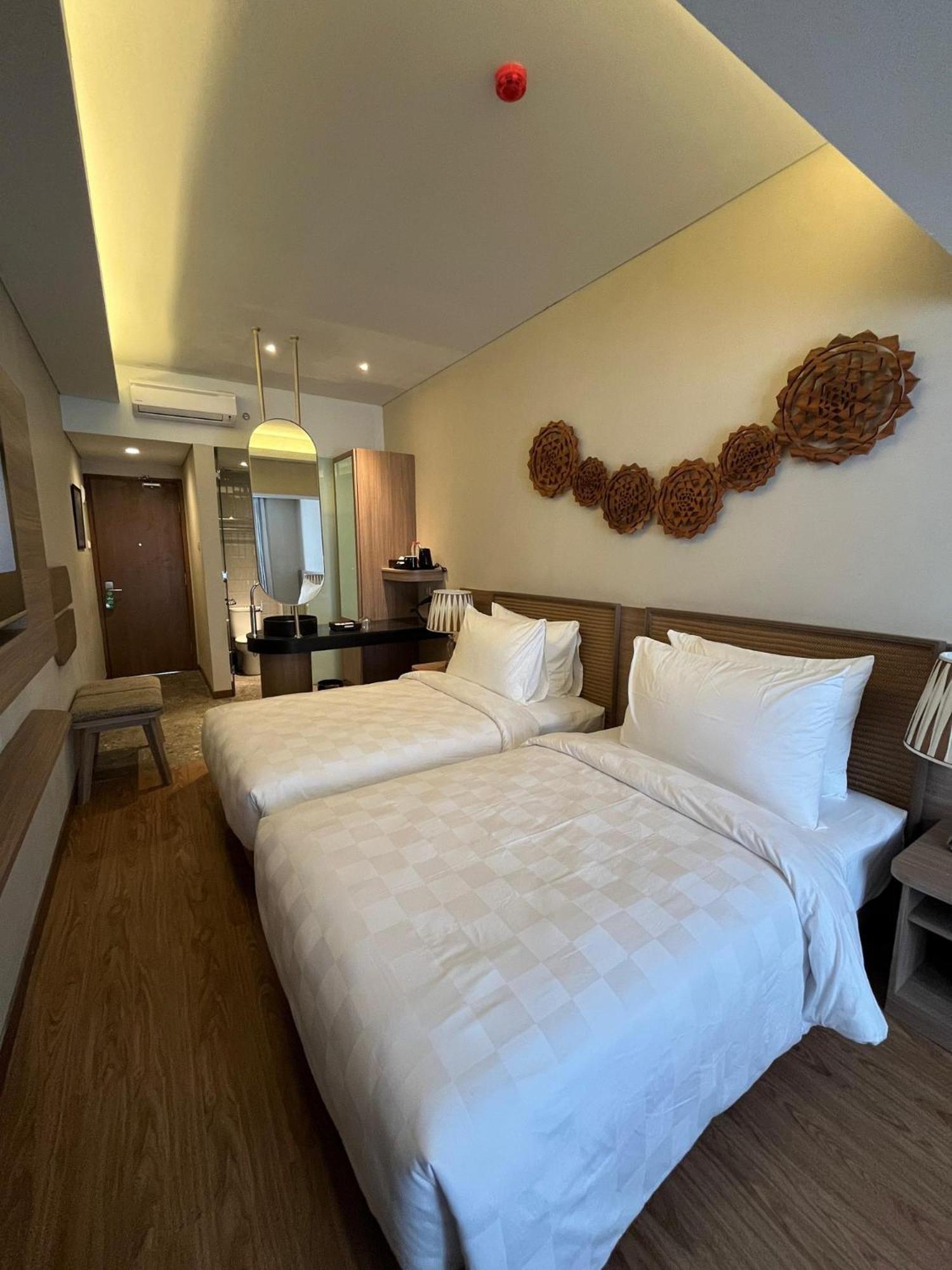 Готель Ramada By Wyndham Yogyakarta Селеман Екстер'єр фото